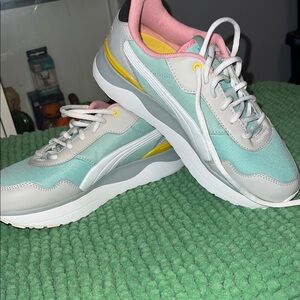 Women's Puma sneakers